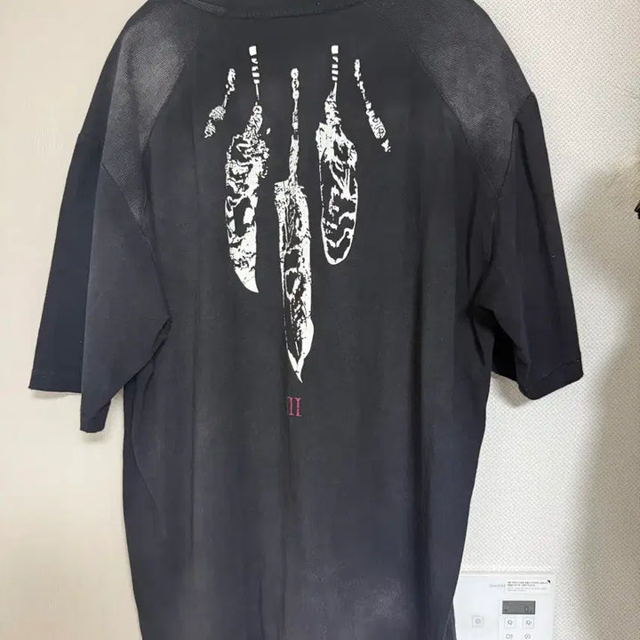[BUNJANG] ETCE Feather Damage Tee (Black) - L Size / ETCE FEATHER DAMAGE TEE (BLACK) L 사이즈