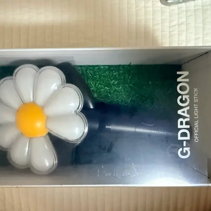 [BUNJANG] G-Dragon Big Bang Concert Official Light Stick / 지드래곤 응원봉 빅뱅콘서트 (거의새것)