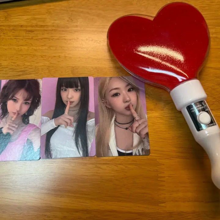 [BUNJANG] AT HEART Butterfly Doors Na-hyun Photocard &amp; Lightstick Bundle Set / 앳하트 버터플라이도어즈 공방 양도