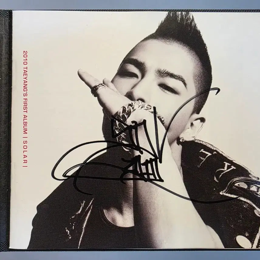 [BUNJANG] Taeyang 1st Album SOLAR Signed Edition / 태양 1집 싸인반 SOLAR 일반반