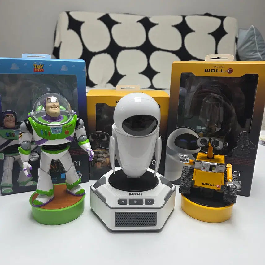[BUNJANG] Robosen Wall-E &amp; EVE Figure Set (Figure Only) / 로보센 버즈 / 월E / 이브 단품 판매합니다 (베이스 제외 피규어단품)