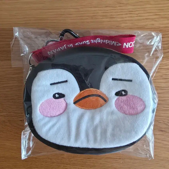 [BUNJANG] Mina-Sun Penguin Pouch with Red Strap / 미나썬 펭펭이 파우치