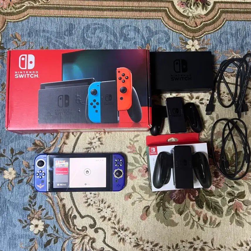 [BUNJANG] Nintendo Switch (Battery-Improved Edition) with Zelda Skyward Sword Joy-Cons (Charger Cable Included) / 닌텐도스위치 배터리개선판(젤다조이콘)충전기 및 스트랩제외