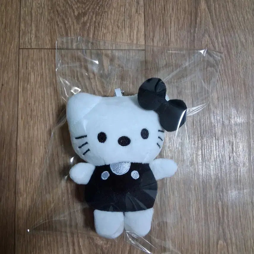 [BUNJANG] Hello Kitty Ribbon Doll Keychain / 헬로키티 리본 인형 키링(무료배송)