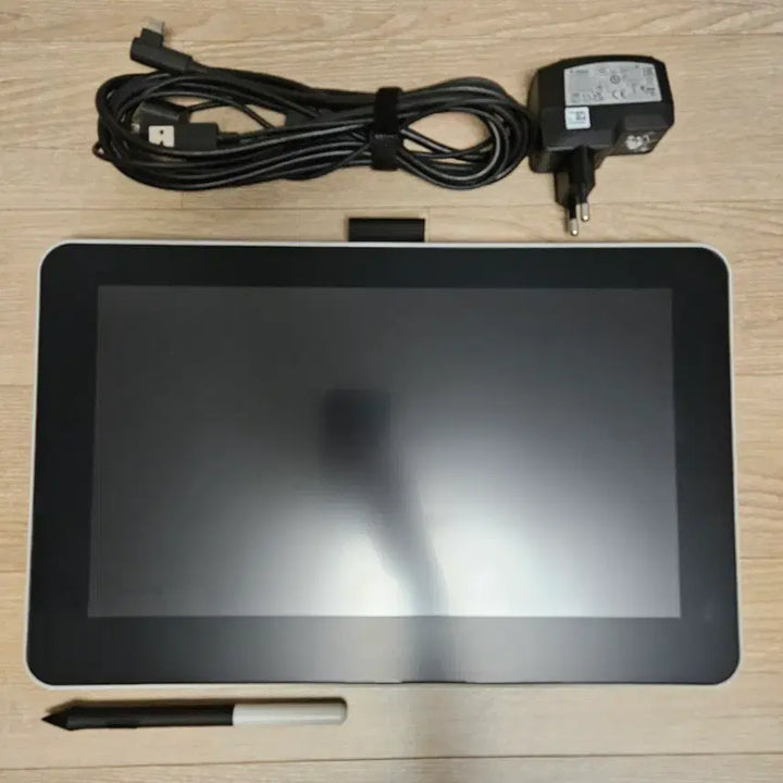 [BUNJANG] Wacom One Display Tablet DTC133 / 와콤 원 액정 타블렛 DTC133
