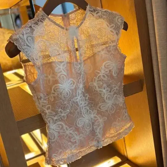 [BUNJANG] Munfever Florelia Pearles Lace Cap Sleeve Blouse / 문피버 플로렐리아 펄레이스 캡소매 블라우스