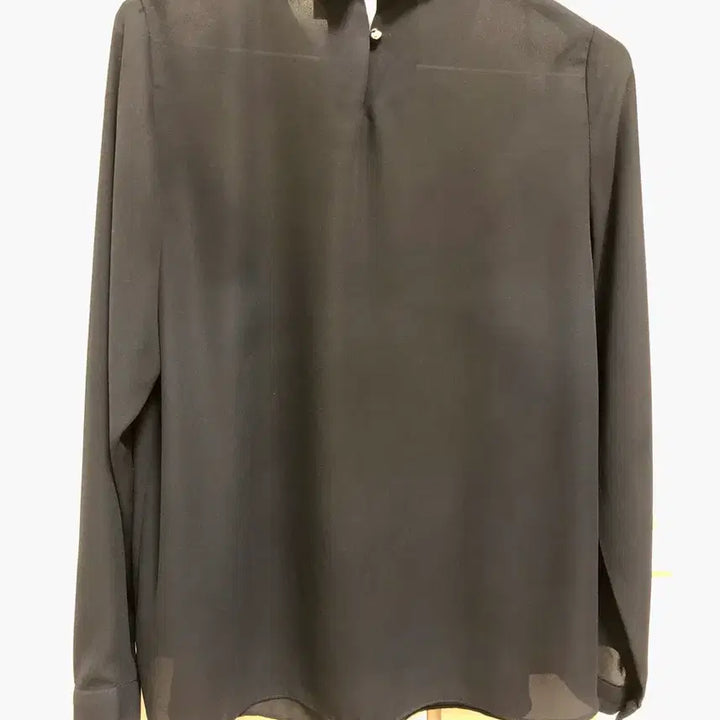 [BUNJANG] Necklace Embellished Blouse / 네크리스 장식 블라우스 팝니다.