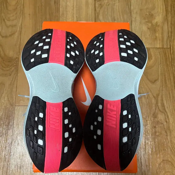 [BUNJANG] Nike Pegasus Plus Running Shoes (Barely Grey Hot Punch) - 255 / 나이키 페가수스 플러스 255 판매