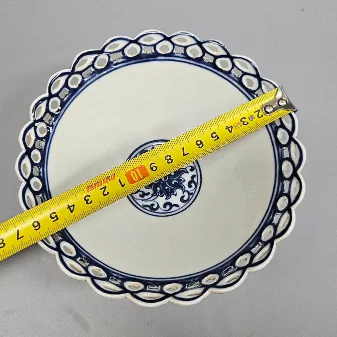 [BUNJANG] Qing Dynasty Qianlong Period Blue and White Porcelain Reticulated Tea Bowl / 대청건륭년제 청화 투각다완