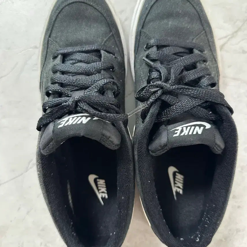 [BUNJANG] Nike Black White Swoosh Sneakers / 나이키 운동화 검정색 흰색 스우시