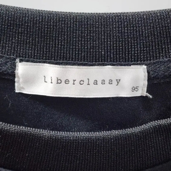 [BUNJANG] River Classy Artwork Half T-Shirt (Size 95) / (95)리버클래시 아트웍 하프 티셔츠 3.5