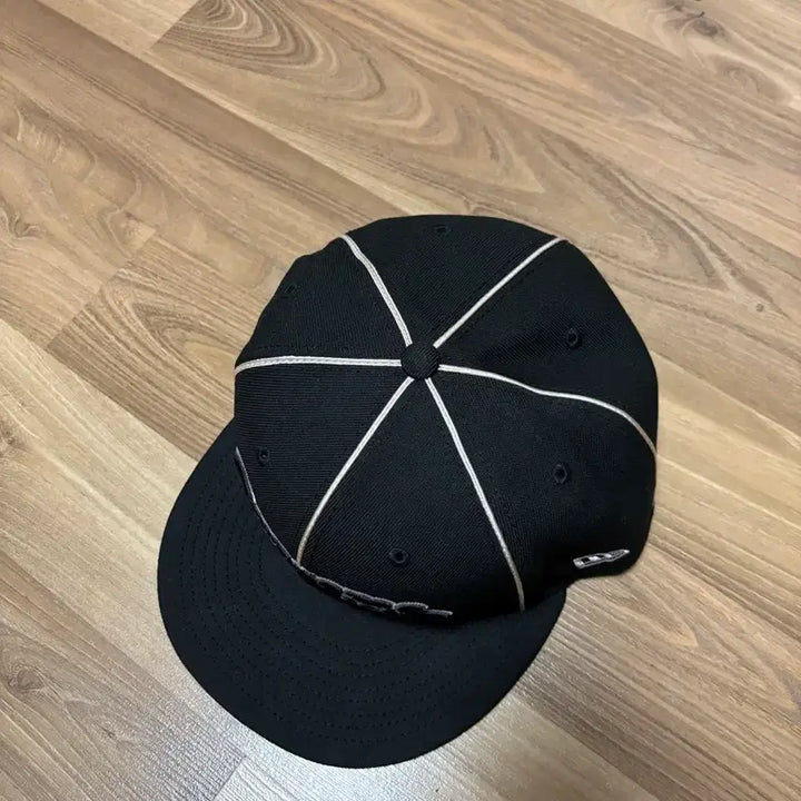 [BUNJANG] Supreme Piping New Era Cap Black 60.6cm / 슈프림 파이핑 뉴에라 블랙 60.6cm
