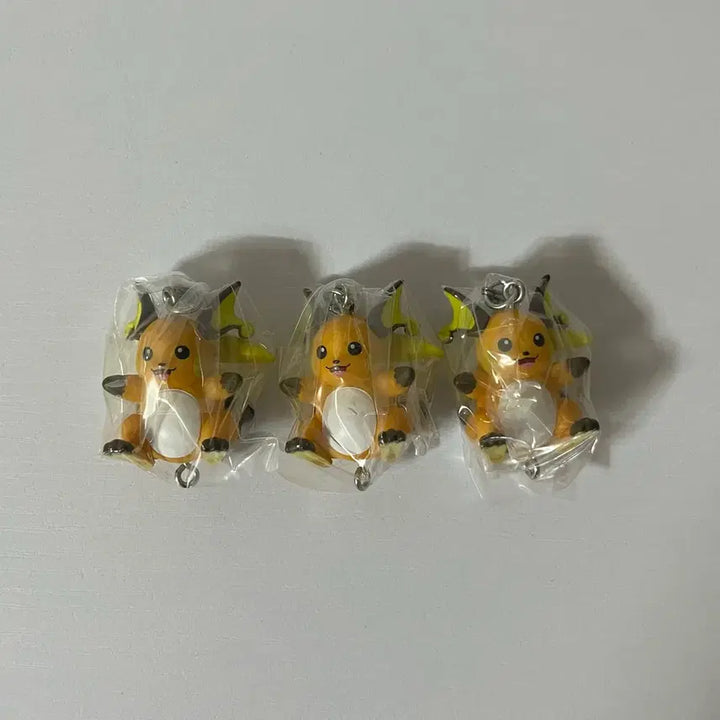 [BUNJANG] Pokemon Raichu Dangling Gacha Charm (Hook Type) / (고리형) 포켓몬 라이츄 주렁 대롱가챠