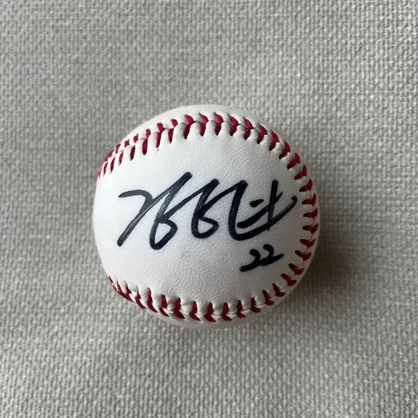 [BUNJANG] Kim Hyun Soo LG Baseball Signed Ball / 김현수 LG 로고볼 친필사인