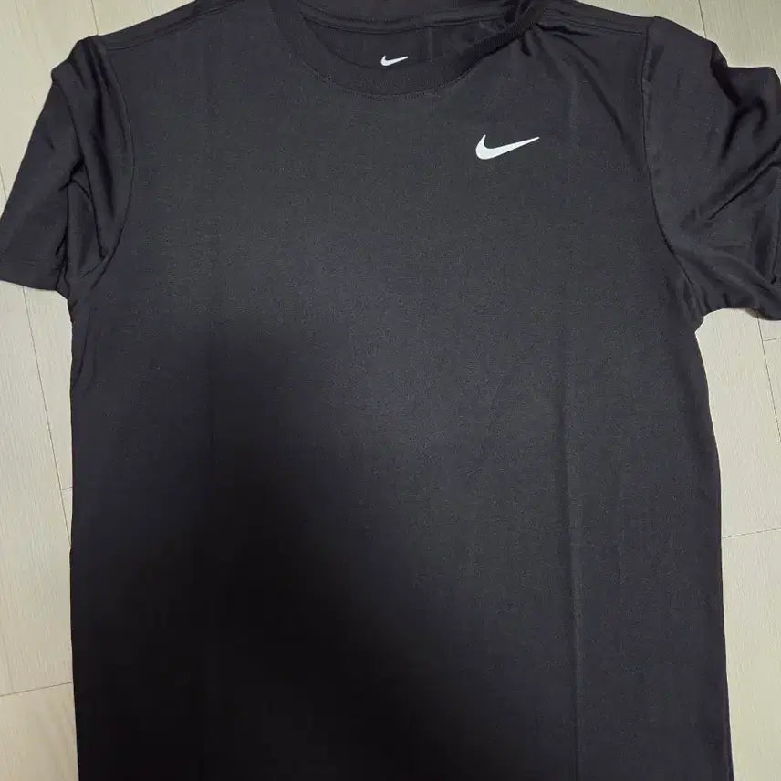[BUNJANG] Nike Dri-FIT Short Sleeve T-Shirt Black / 나이키 드라이핏 반팔 티셔츠 검정색입니다. 운동할 때 편하게 입기 좋습니