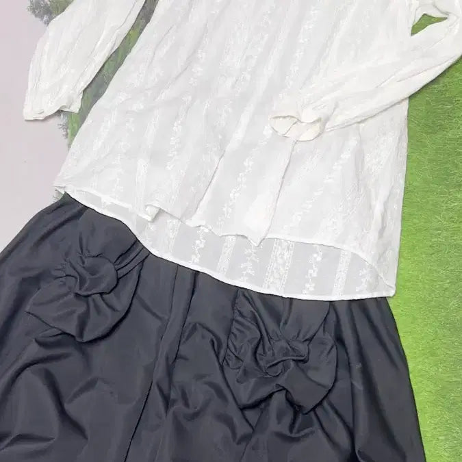 [BUNJANG] Sogeum Vintage Embroidered Blouse / 소금빈티지 자수 블라우스