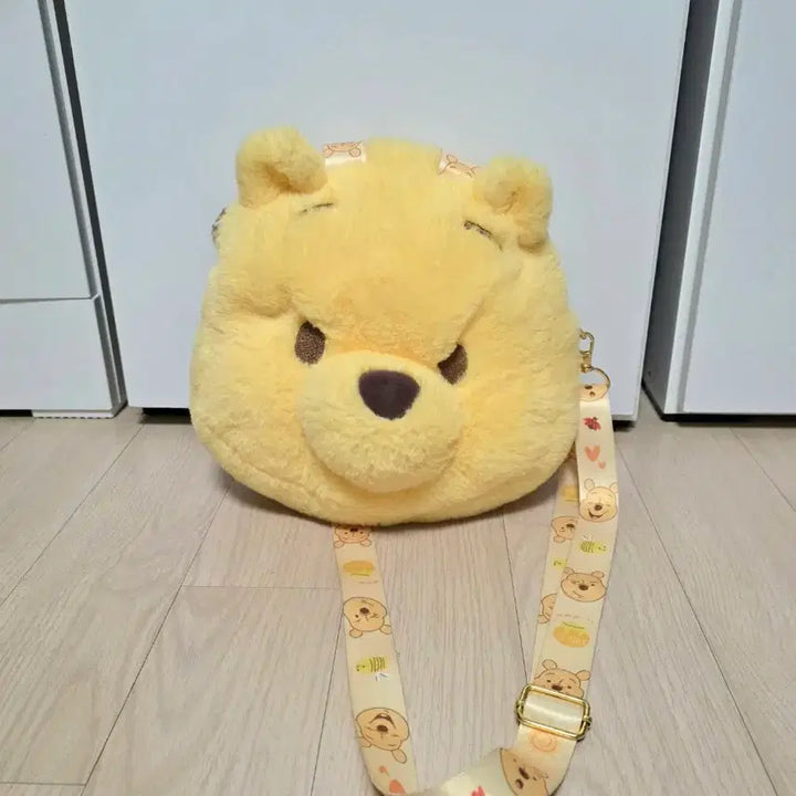 [BUNJANG] Disney Shanghai Pooh Shoulder Bag / Disney Shanghai pooh 상하이 디즈니 푸우 숄더백