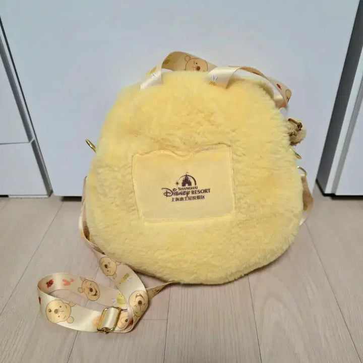[BUNJANG] Disney Shanghai Pooh Shoulder Bag / Disney Shanghai pooh 상하이 디즈니 푸우 숄더백