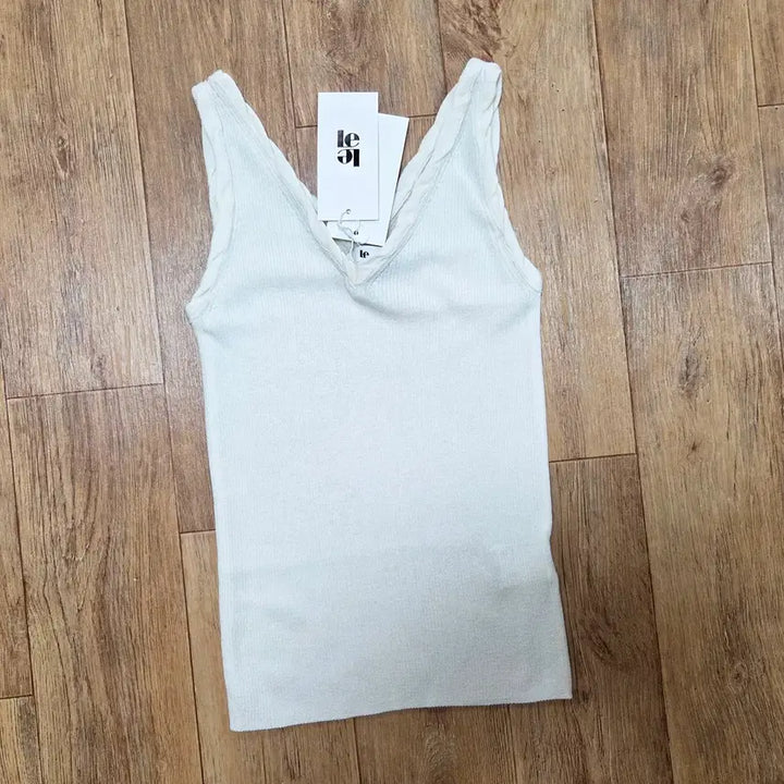 [BUNJANG] LE V-Neck Sleeveless Top / 르(LE) V넥 슬리브리스 탑 55-66 새상품