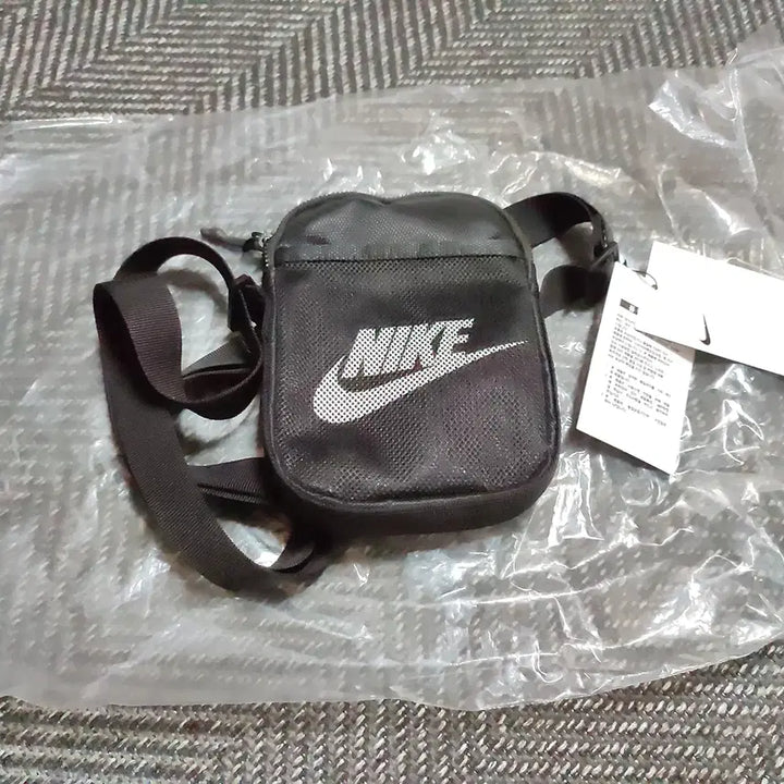 [BUNJANG] Nike Heritage Crossbody Bag / 나이키 헤리티지 크로스바디백 새제품