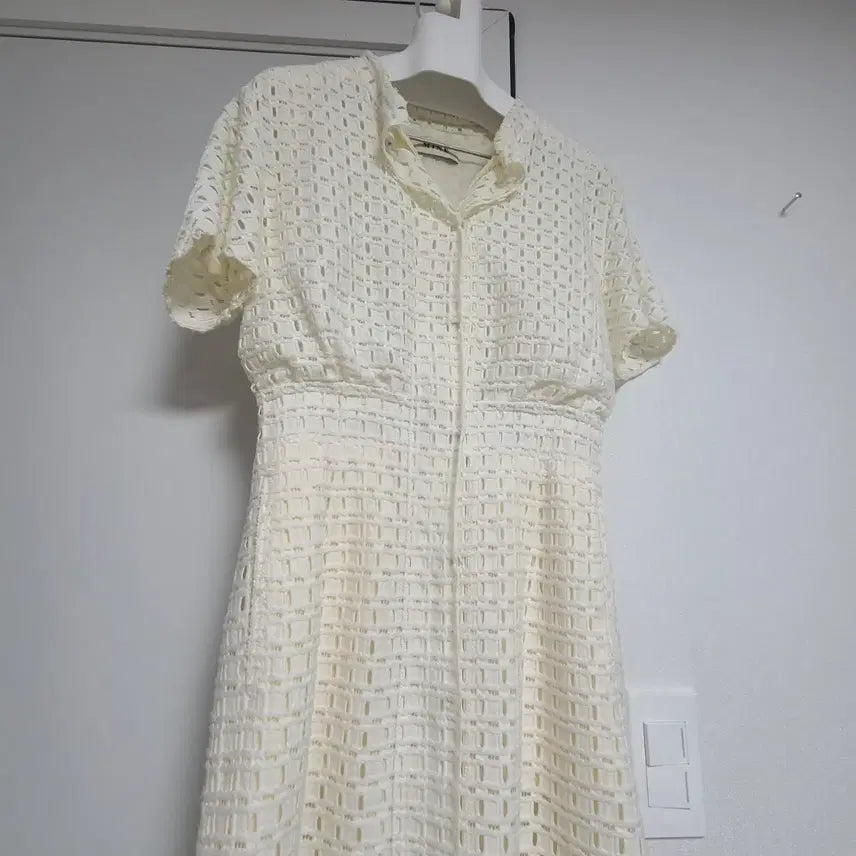 [BUNJANG] MINE Ivory Lace Frill Dress / MINE 마인 아이보리 레이스 프릴 원피스 55