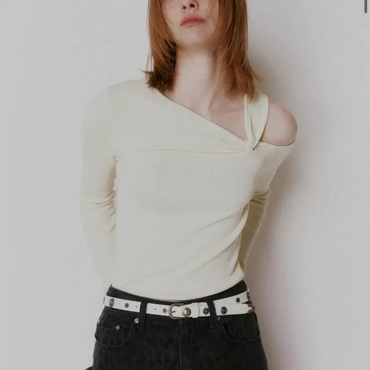 [BUNJANG] RAVE Twist Cut-out Knit Ivory / 레이브 Twist Cut-out Knit 아이보리