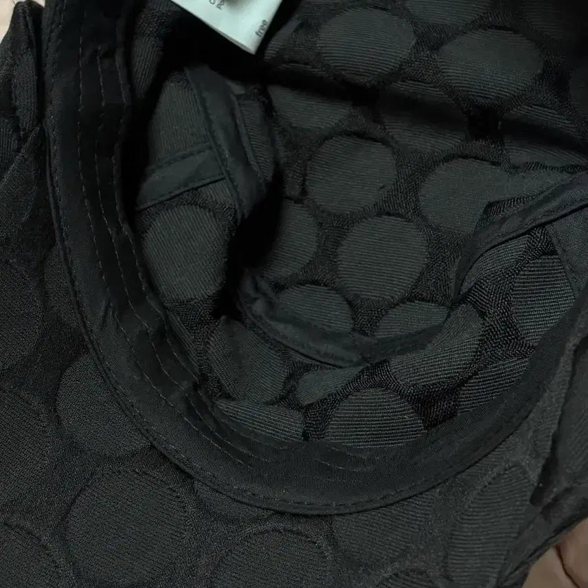 [BUNJANG] Hug Your Skin Lace Button Flap Cap Black / 허그유어스킨 레이스 버튼 플랩 캡 블랙