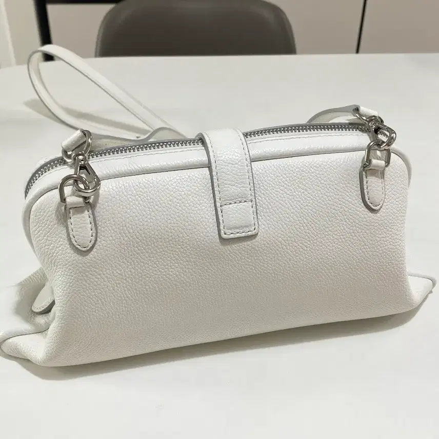 [BUNJANG] Boonk Tote Clutch with Metal Chain Strap / 분크 토크 클러치 메탈 체인 스트랩 포함