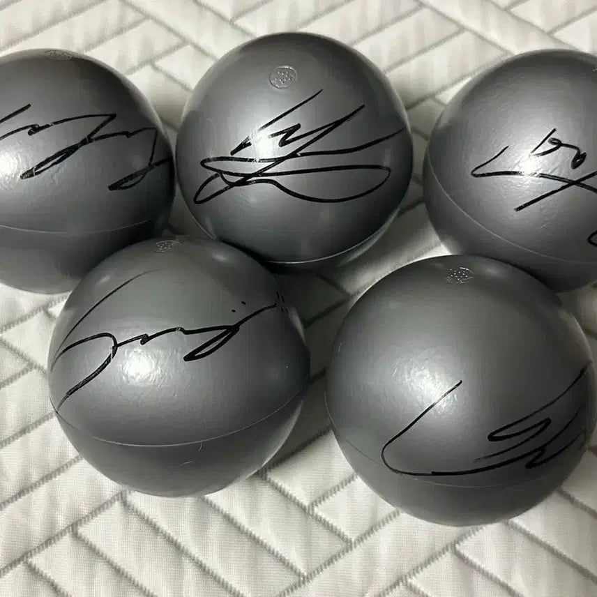 [BUNJANG] fromis_9 2026 Concert Autographed Ball Set / 프로미스나인 2026 앙콘 사인볼 세트