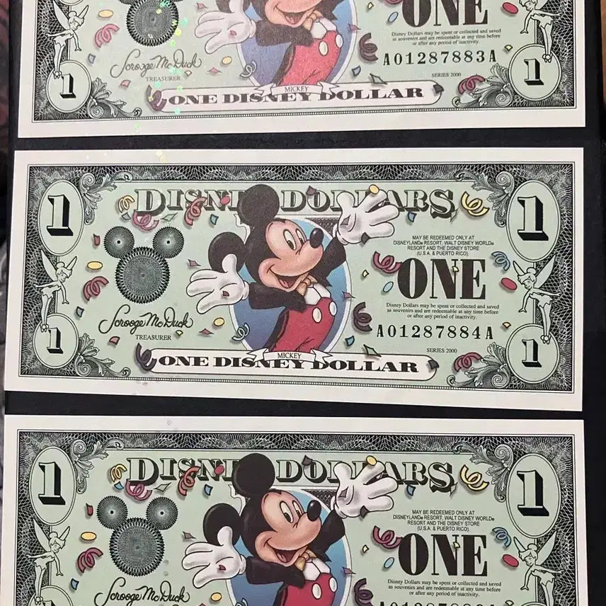 [BUNJANG] Disney Millennium Series 2000 1 Dollar Bills Set (Sequential Serial Numbers) / [완미/미사용] 2000년 밀레니엄 디즈니 1달러 2장 연번호 포함)