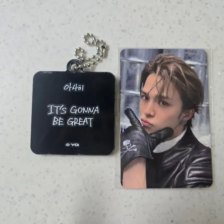 [BUNJANG] TREASURE The Fact Fancon Lucky Draw Acryllic Keychain &amp; Photocard Set - Asahi / 트레저 더스테이지  팬콘 럭드 포카&amp;키링 아사히 일괄