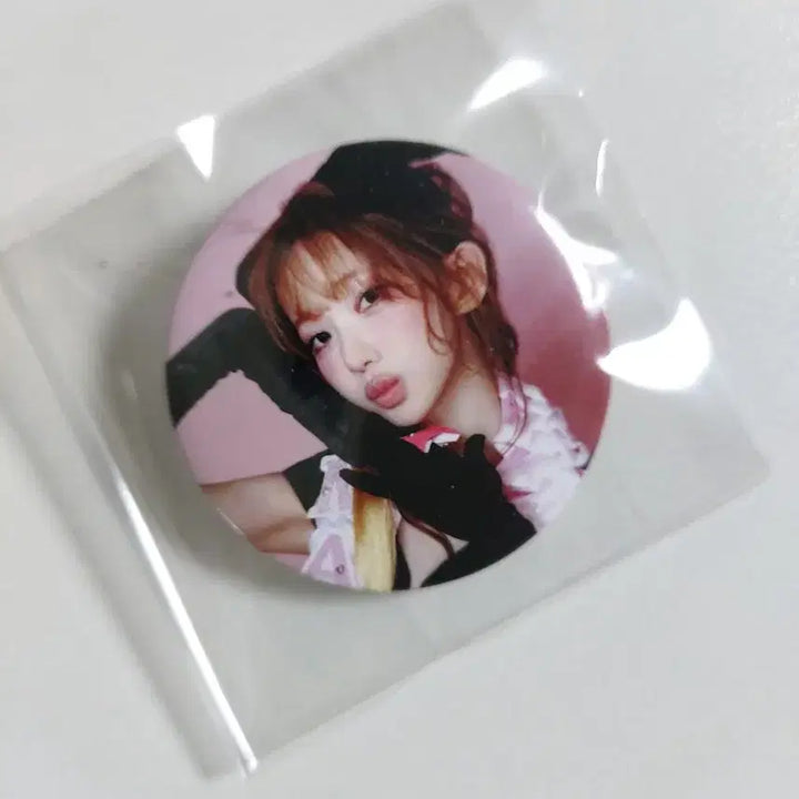 [BUNJANG] Qwer Ceremony Pop-Up Can Badge Hinata, Xyzentha Bundle Set / qwer 세레머니 팝업 캔뱃지 히나,젠타 일괄 판매해요