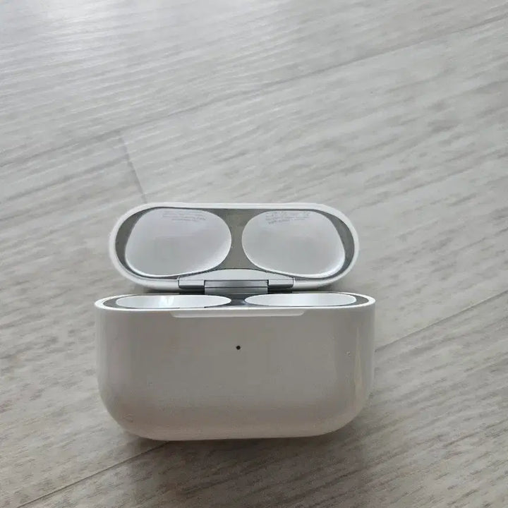 [BUNJANG] Apple AirPods Pro 2nd Gen USB-C Case (Fully Functional) / 애플 에어팟프로2 C타입 본체(정상작동)
