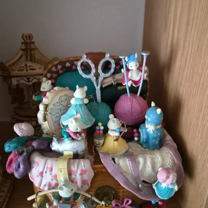[BUNJANG] Enesco Mouse Doll Basket Decor / 에네스코 마우스 인형 바구니 소품