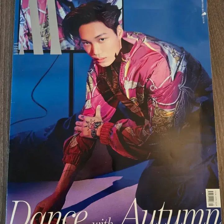 [BUNJANG] W Korea September 2019 Issue featuring EXO Kai, Ong Seong Wu, and Lee Soo Hyuk / 더블유 2019년9월 카이 옹성우 이수혁