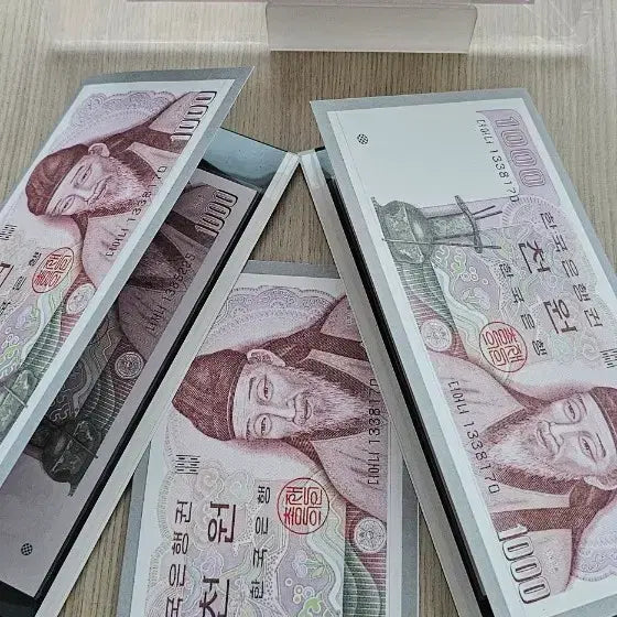 [BUNJANG] 1983 PMG 64 2nd Edition 1000 Won Banknote 3 Consecutive Serial Numbers Collection Bundle Set / 1983년  PMG64  2차 천원권 외 3연번 컬렉션  일괄