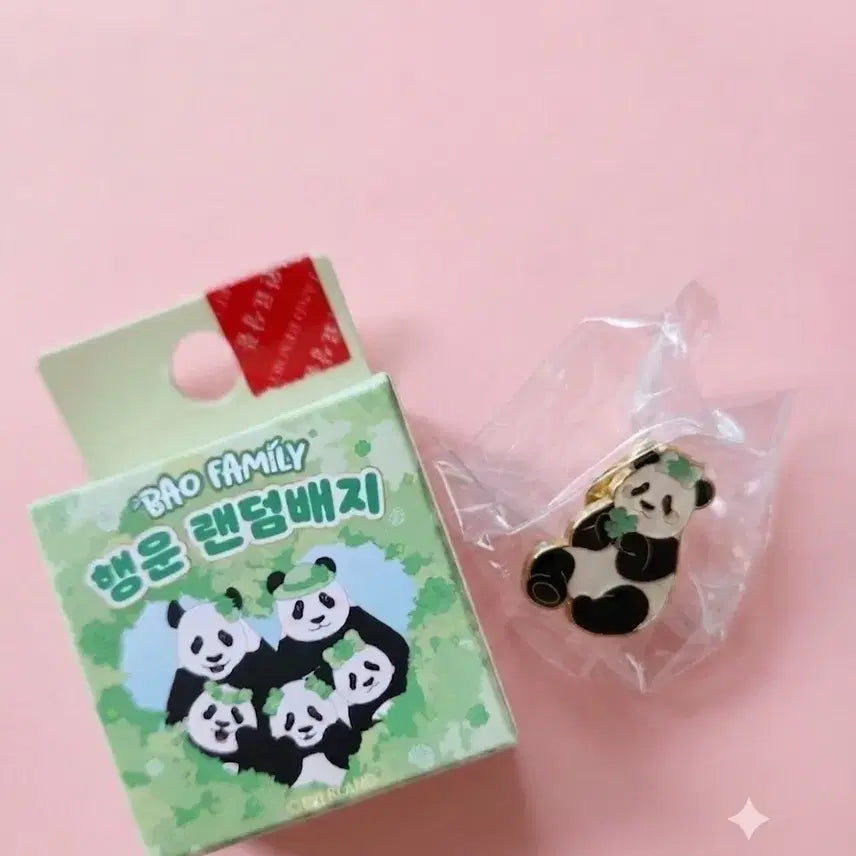 [BUNJANG] Everland Bao Family Lucky Random Badge Hui / 에버랜드 바오 패밀리 행운 랜덤 배지 / 후이