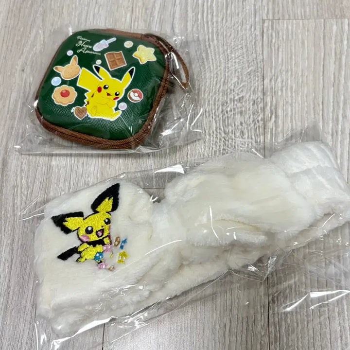 [BUNJANG] Pokemon Edition AirPod Case &amp; Cleansing Headband Set / [일괄판매] 올리브영 포켓몬 에디션 에어팟케이스 세안밴드