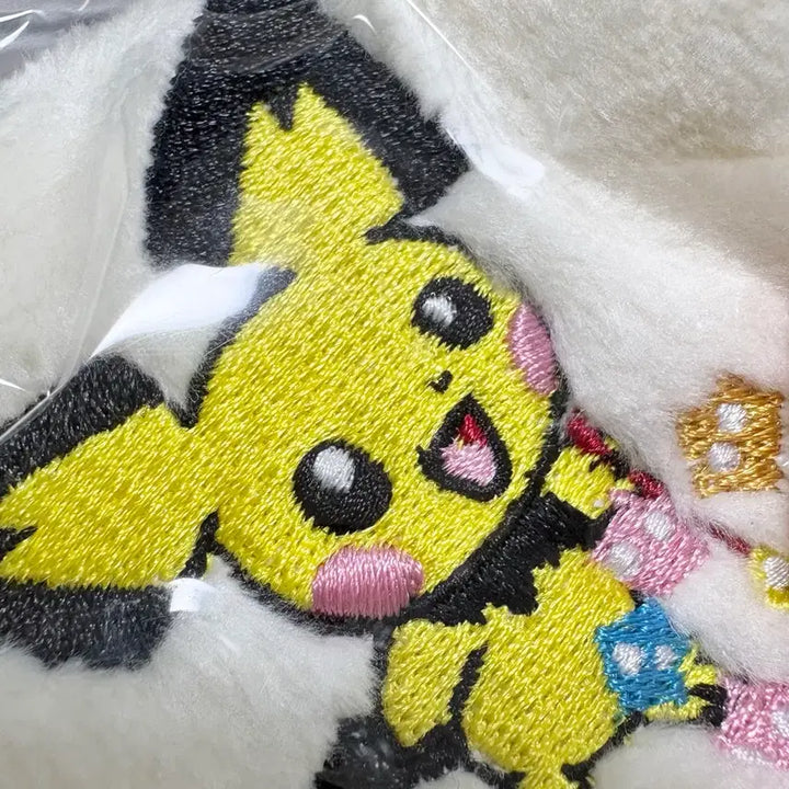 [BUNJANG] Pokemon Edition AirPod Case &amp; Cleansing Headband Set / [일괄판매] 올리브영 포켓몬 에디션 에어팟케이스 세안밴드