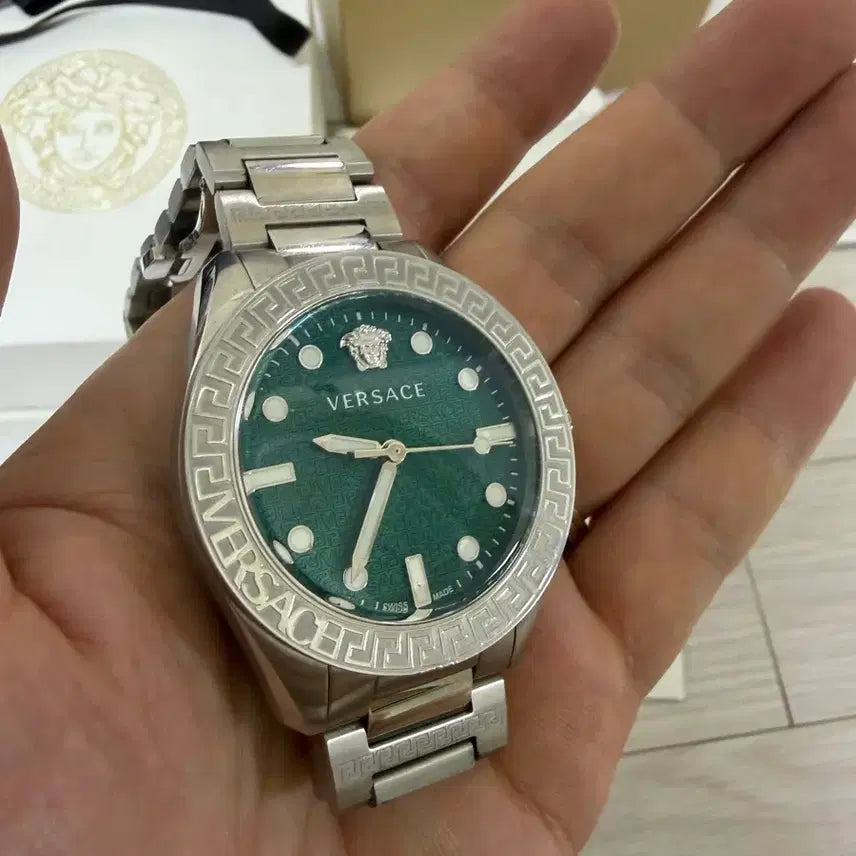 [BUNJANG] Versace Greca Dome Watch (Green) Model VE2T00322 / 베르사체 그라스 둠 시계(그린) 모델명: VE2T00322