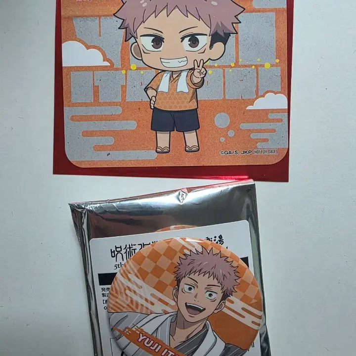 [BUNJANG] Jujutsu Kaisen 2026 Gokurakutang Rakuspa Can Badge &amp; Coaster Set - Yuji Itadori / 주술회전 2026 극락탕 라쿠스파 캔뱃지 코스터 이타도리 유지