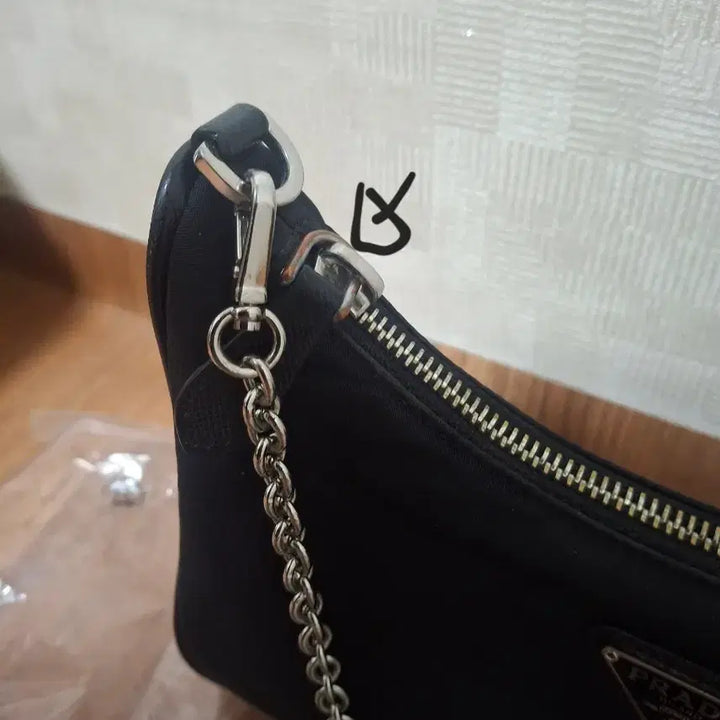 [BUNJANG] Prada Re-Nylon Hobo Bag 2005 / [무료배송]프라다 리나일론 호보백 2005