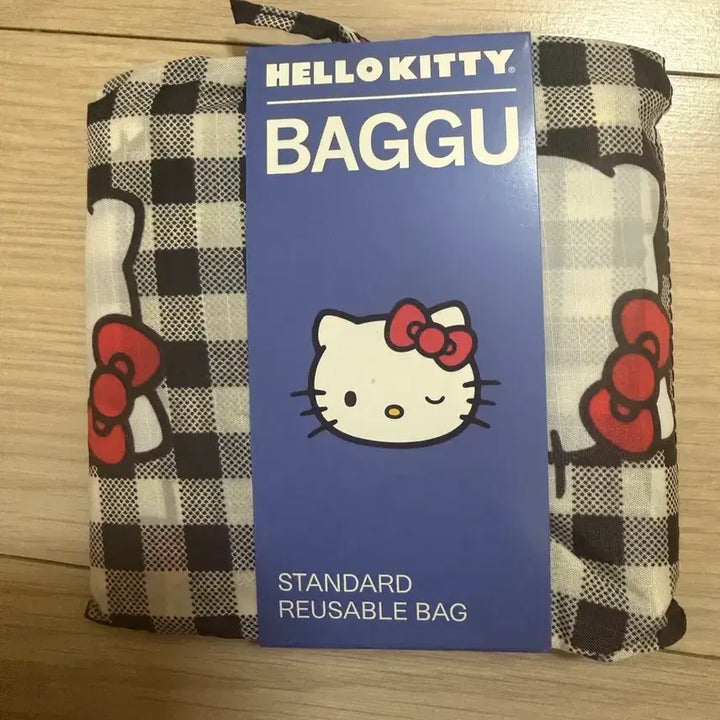 [BUNJANG] BAGGU Hello Kitty Gingham Check Standard Size Bag / BAGGU 바쿠 헬로키티 깅엄체크 스탠다드사이즈