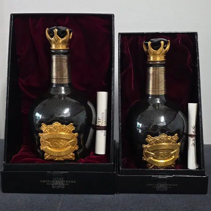 [BUNJANG] Royal Salute 38 Year Old Whiskey Empty Bottles (700ml &amp; 500ml) with Cases / 로얄살루트 38년산 위스키 공병 2개