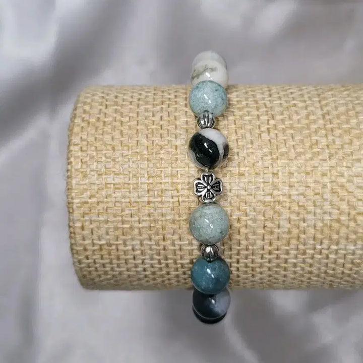 [BUNJANG] Wood Grain Agate Clover Charm Bracelet / 나뭇결 마노 원석 클로버 장식 팔찌