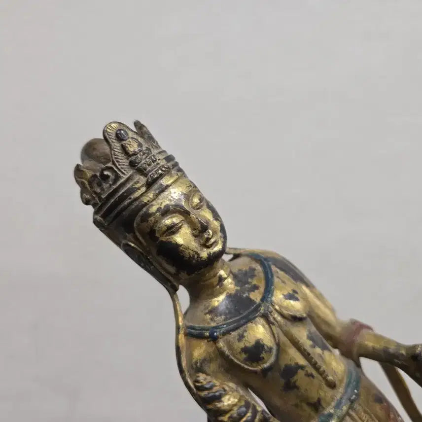 [BUNJANG] Antique Gilded Bronze Buddha Statue Holding Medicine Bottle / 골동품 약병을 들고있는 금동 불상