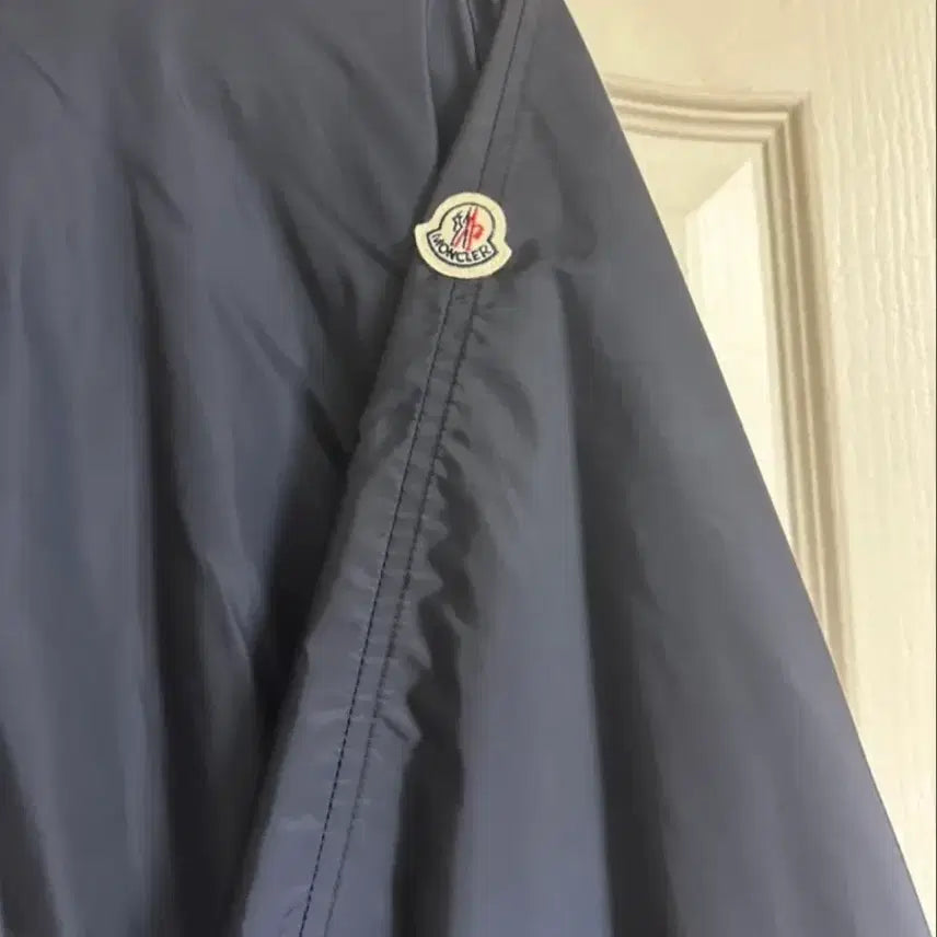 [BUNJANG] Moncler Genuine Navy Windbreaker Poncho / 몽클레어 정품 네이비 색상의 바람막이 판초