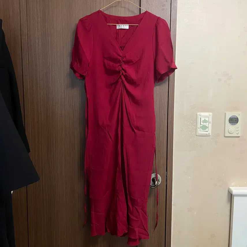 [BUNJANG] Red Shirring V-Neck Long Dress / 무료 ) 레드 원피스 셔링 원피스 브이넥 롱 원피스 레드 롱원피스