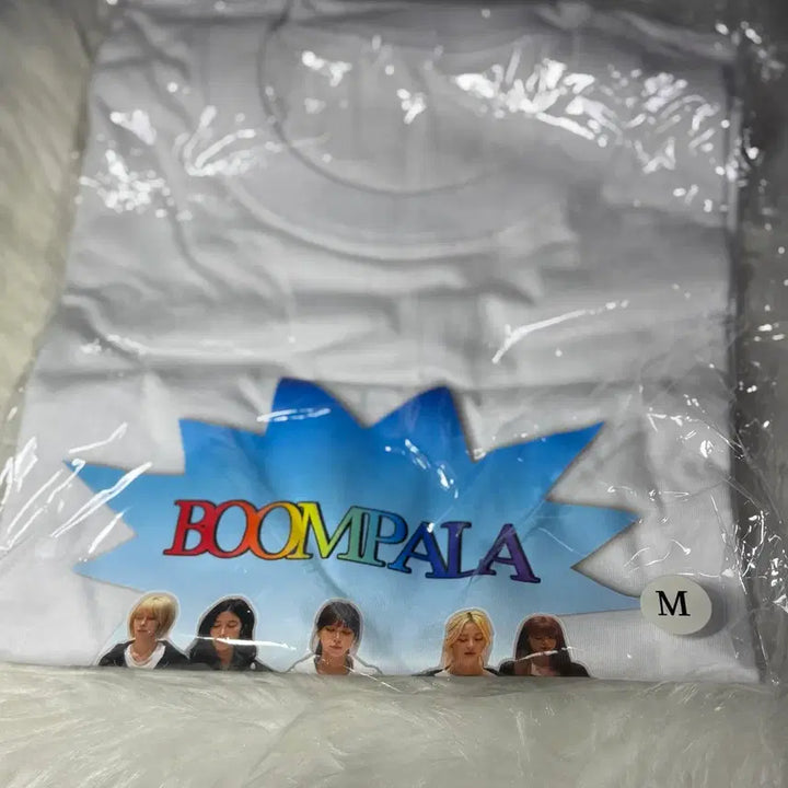 [BUNJANG] LE SSERAFIM BOOMPALA T-Shirt M + Slogan Set / 르세라핌 BOOMPALA T 붐팔라 티셔츠 m 슬로건 세트