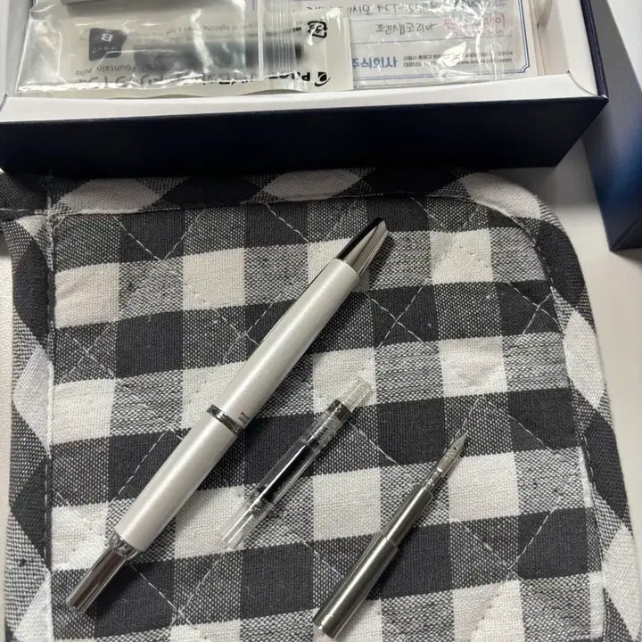 [SOLD OUT] 파이롯트 캡리스 데시모 화이트 ef 만년필 팝니다